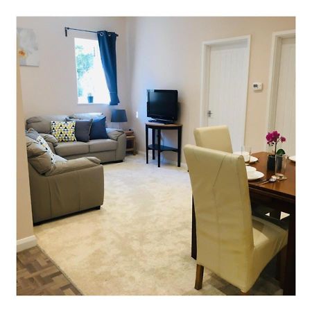 Private 1St Floor Apartment - Perfect For Port Of Dover, Eurotunnel And Short Stays Eksteriør bilde