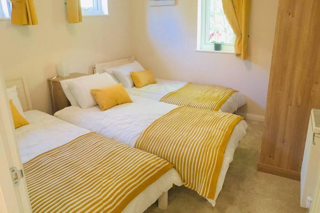 Private 1St Floor Apartment - Perfect For Port Of Dover, Eurotunnel And Short Stays Eksteriør bilde