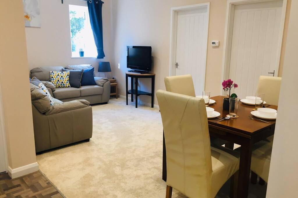 Private 1St Floor Apartment - Perfect For Port Of Dover, Eurotunnel And Short Stays Eksteriør bilde